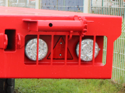 Deux moulinets sur la face avant et deux moulinets sur la face arrière 